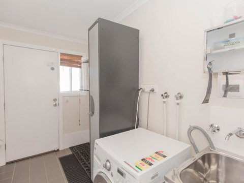 St Helenas 5 Twynam Street Jindabyne NSW 2627 - Whitsundays Accommodation 2