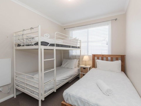 St Helenas 5 Twynam Street Jindabyne NSW 2627 - Whitsundays Accommodation 4