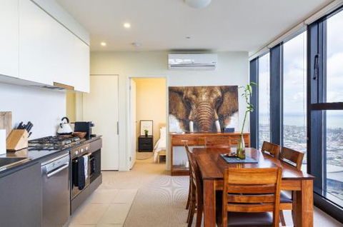 ON TOP Of THE WORLD BEST VIEWS In MELBOURNE !! - Whitsundays Accommodation 2