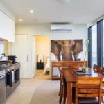 ON TOP Of THE WORLD BEST VIEWS In MELBOURNE !! - Whitsundays Accommodation 0