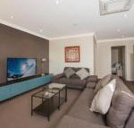 Maison Noir 2 Well appointed modern accommodation with mountain views - Whitsundays Accommodation