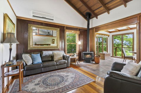 CHRISTOPHERS COTTAGE - Whitsundays Accommodation 4