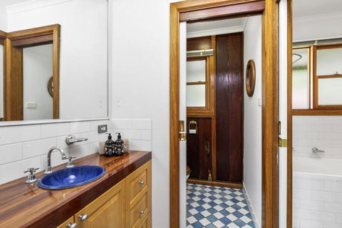 CHRISTOPHERS COTTAGE - Whitsundays Accommodation 6