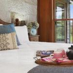 CHRISTOPHERS COTTAGE - Whitsundays Accommodation 0