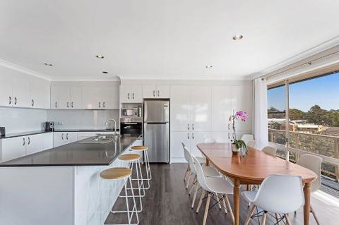Soldiers Point Spectacular - Whitsundays Accommodation 0