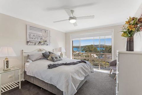 Soldiers Point Spectacular - Whitsundays Accommodation 6