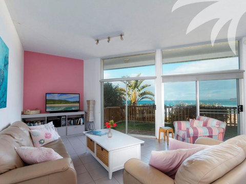 SeaCrest On Blueys Beach - Whitsundays Accommodation 3