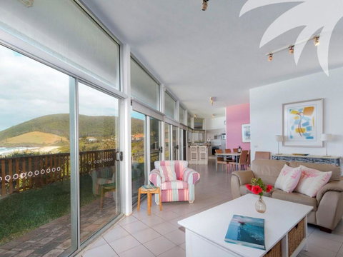 SeaCrest On Blueys Beach - Whitsundays Accommodation 4