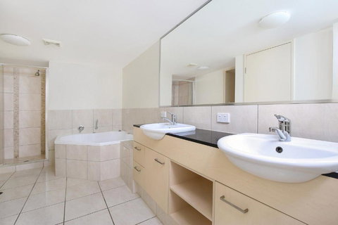 Seabourn Unit 102 56 Lower Gay Tce Caloundra - Whitsundays Accommodation 2