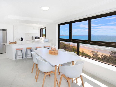 Parkyn Place 7 3 BDRM Oceanview Apt On Mooloolaba Spit - Whitsundays Accommodation 1
