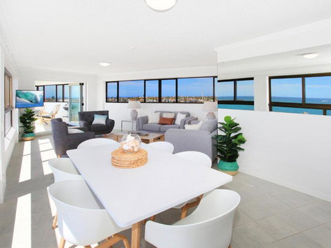 Parkyn Place 7 3 BDRM Oceanview Apt On Mooloolaba Spit - Whitsundays Accommodation 6