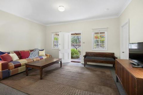 THE TEACHERS COTTAGE - Whitsundays Accommodation 3