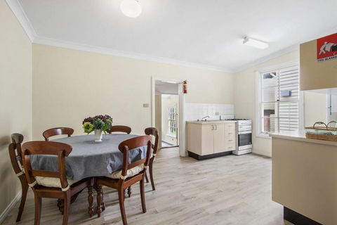 THE TEACHERS COTTAGE - Whitsundays Accommodation 1
