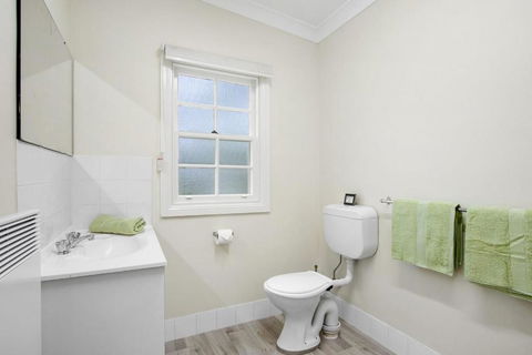 THE TEACHERS COTTAGE - Whitsundays Accommodation 2