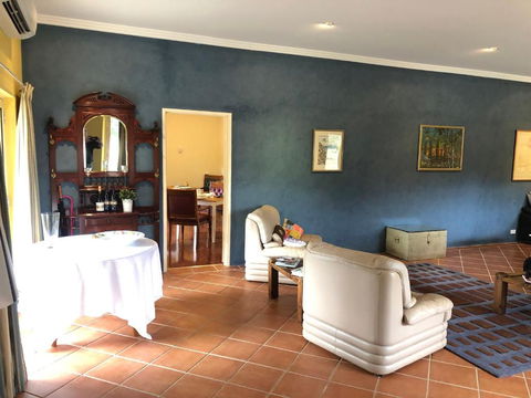 Gundaroo Manor Bed & Breakfast - Whitsundays Accommodation 4