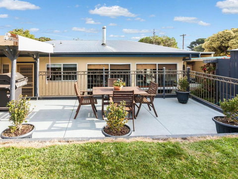 OCEAN SOUNDS Anglesea - Whitsundays Accommodation 2