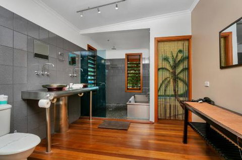 SANTORINIatPALM COVE - Whitsundays Accommodation 3