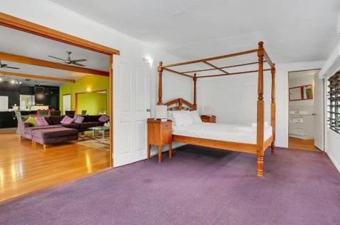 SANTORINIatPALM COVE - Whitsundays Accommodation 4