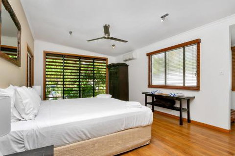 SANTORINIatPALM COVE - Whitsundays Accommodation 6
