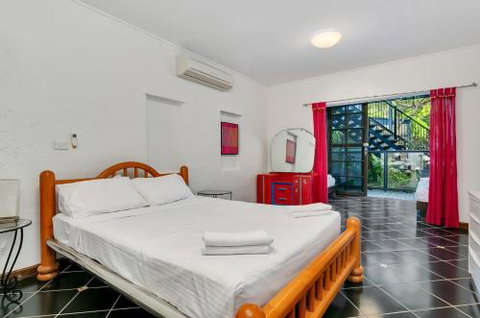 SANTORINIatPALM COVE - Whitsundays Accommodation 5
