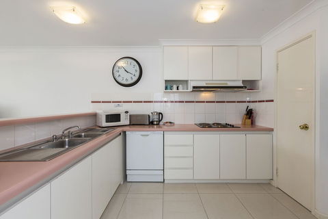 Cottesloe Cove Beach Apartment - Whitsundays Accommodation 3