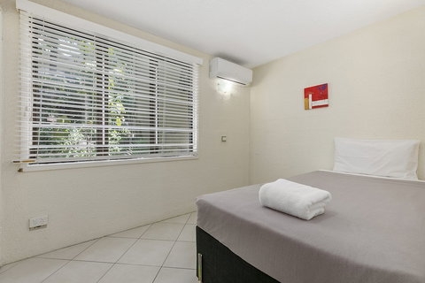 Hop Skip Jump Away From Hastings Unit 6 Descola 6 Noosa Drive - Whitsundays Accommodation 6