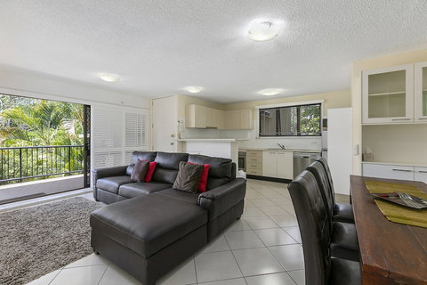 Hop Skip Jump Away From Hastings Unit 6 Descola 6 Noosa Drive - Whitsundays Accommodation 1