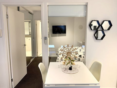 ReadySet Apartments On Little Collins - Whitsundays Accommodation 0