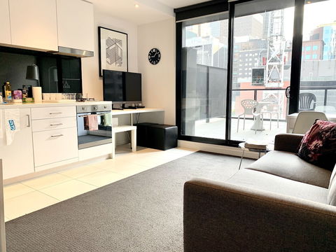 ReadySet Apartments On Little Collins - Whitsundays Accommodation 3