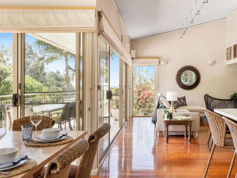 The Stanwell Beach Glass House Beach & Pool - Whitsundays Accommodation 6