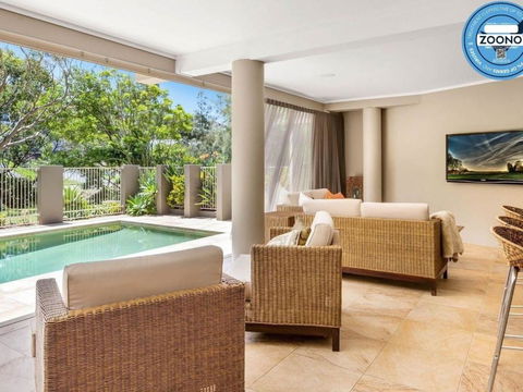 The Stanwell Beach Glass House Beach & Pool - Whitsundays Accommodation 4