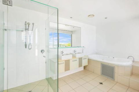 Unit 6 Rainbow Sea Rainbow Beach Amazing Ocean Views Aircon Wi Fi Pool Walk To Beach - Whitsundays Accommodation 4