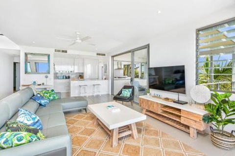 Unit 6 Rainbow Sea Rainbow Beach Amazing Ocean Views Aircon Wi Fi Pool Walk To Beach - Whitsundays Accommodation 6