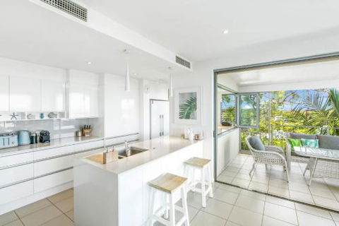 Unit 6 Rainbow Sea Rainbow Beach Amazing Ocean Views Aircon Wi Fi Pool Walk To Beach - Whitsundays Accommodation 2