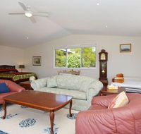 Morisset Waterfront 1bdr Studio looking over Trinity Marina - Whitsundays Accommodation