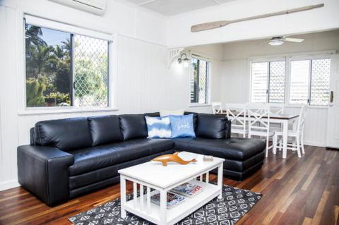 Urangan Harbour Cottage - Whitsundays Accommodation 0