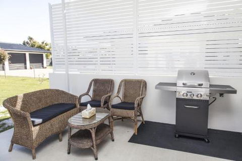 Urangan Harbour Cottage - Whitsundays Accommodation 3