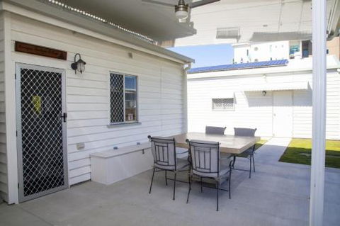 Urangan Harbour Cottage - Whitsundays Accommodation 5