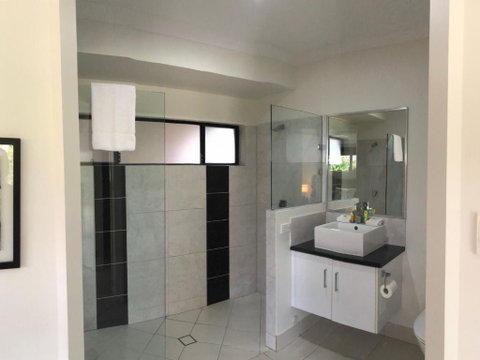 Cooya Beach Ultimate Tropical Getaway - Whitsundays Accommodation 2