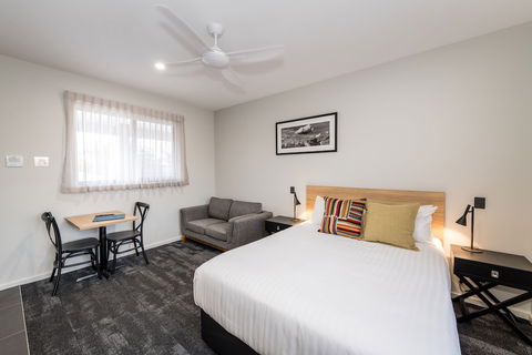 Avenue Motel Apartments - Whitsundays Accommodation 2
