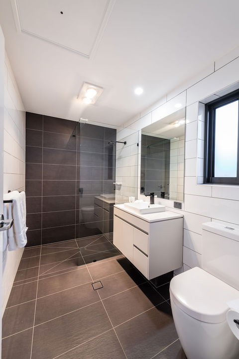 Avenue Motel Apartments - Whitsundays Accommodation 4