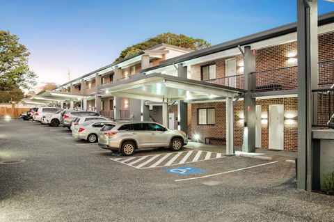 Avenue Motel Apartments - Whitsundays Accommodation 0