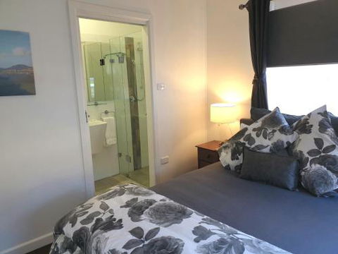 NEW Winston Cottage Leura Views & Location - Whitsundays Accommodation 4