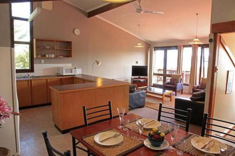 Bogong 2 - Whitsundays Accommodation 4