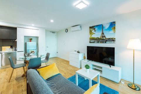 Homely Apartments On Manning Street - Whitsundays Accommodation 2