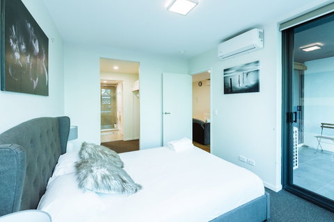Homely Apartments On Manning Street - Whitsundays Accommodation 1