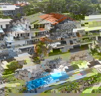 Stylish Apartment With Stunning Views Unit 7 Taralla 16 18 Edgar Bennett Avenue Noosa Heads - Whitsundays Accommodation