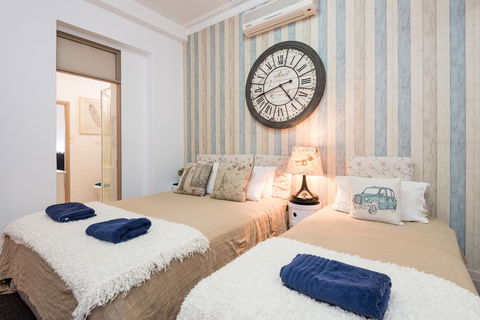 The Clock House Beachfront - Whitsundays Accommodation 5