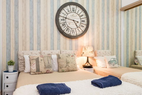 The Clock House Beachfront - Whitsundays Accommodation 4