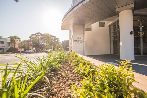Contemporary Art 2beds Apt - Whitsundays Accommodation 2